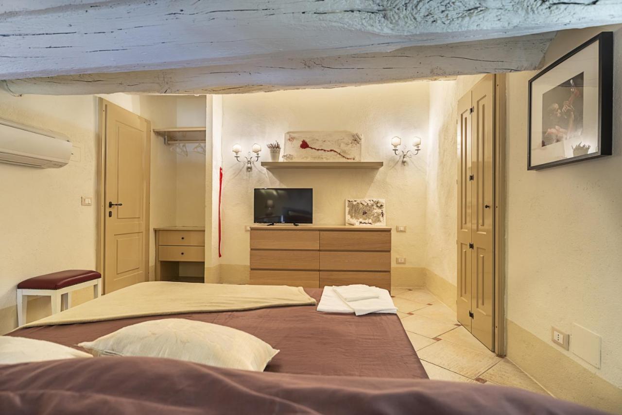 Borgo Agli Scudi Suite&Breakfast Кампилья-Мариттима Экстерьер фото