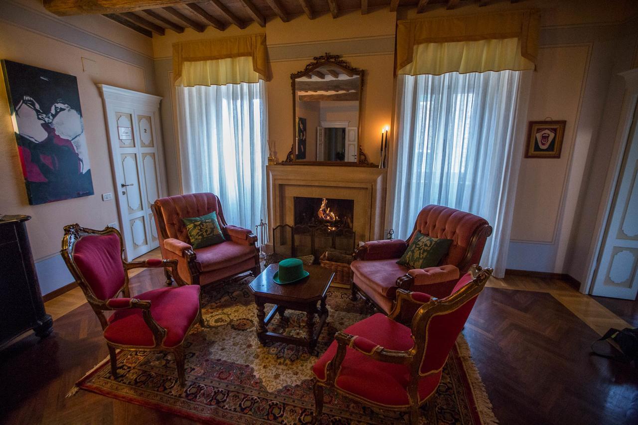 Borgo Agli Scudi Suite&Breakfast Кампилья-Мариттима Экстерьер фото